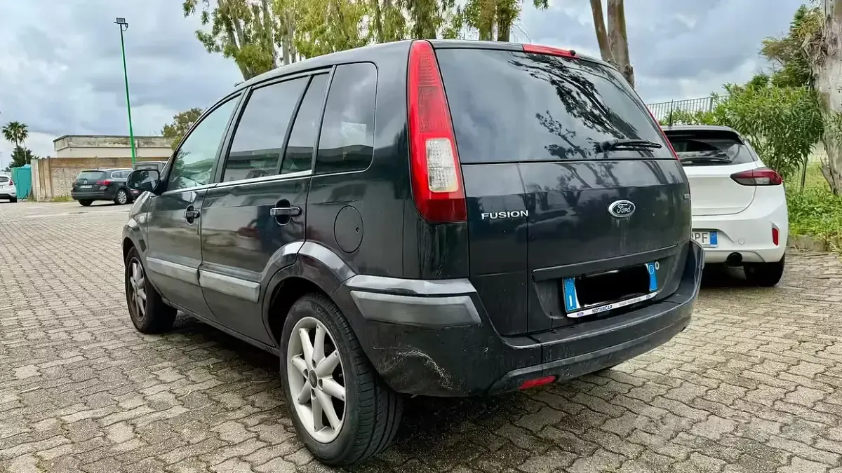 Usata Ford Fusion 68 CV (50 kW) 2008 Nero Utilitaria