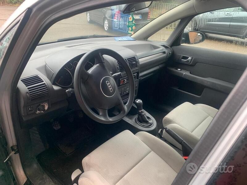 Usata Audi A2 75 CV (55 kW) 2003 Argento Utilitaria