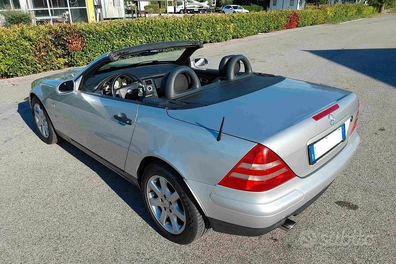 Usata Mercedes SLK230 193 CV (141 kW) 1998 Grigio Cabrio