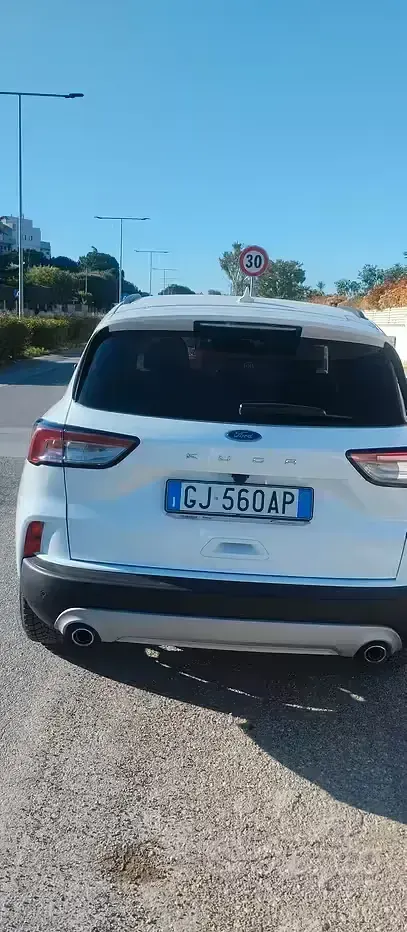 Usata Ford Kuga 120 CV (88 kW) 2022 Bianco SUV