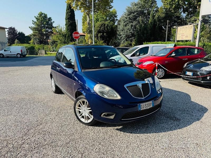 Usata Lancia Ypsilon 90 CV (66 kW) 2007 Blu Utilitaria