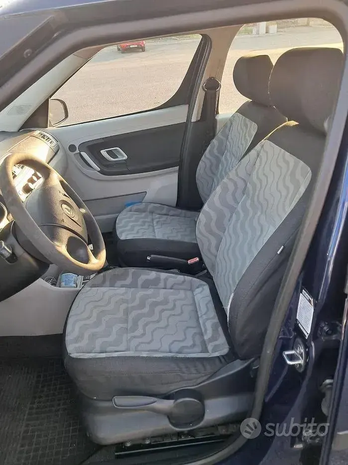 Usata Skoda Roomster 80 CV (58 kW) 2009 Bluazzurro Monovolume