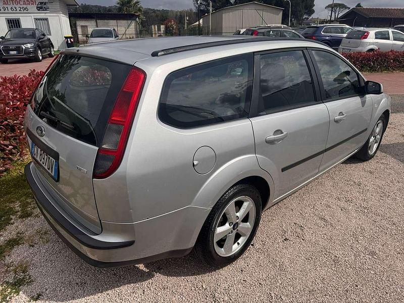 Usata Ford Focus 110 CV (80 kW) 2005 Argento Station wagon