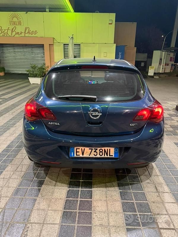 Usata Opel Astra 125 CV (91 kW) 2014 Blu Berlina