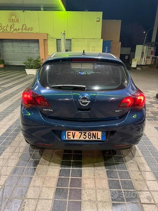 Usata Opel Astra 2014 Blu Berlina