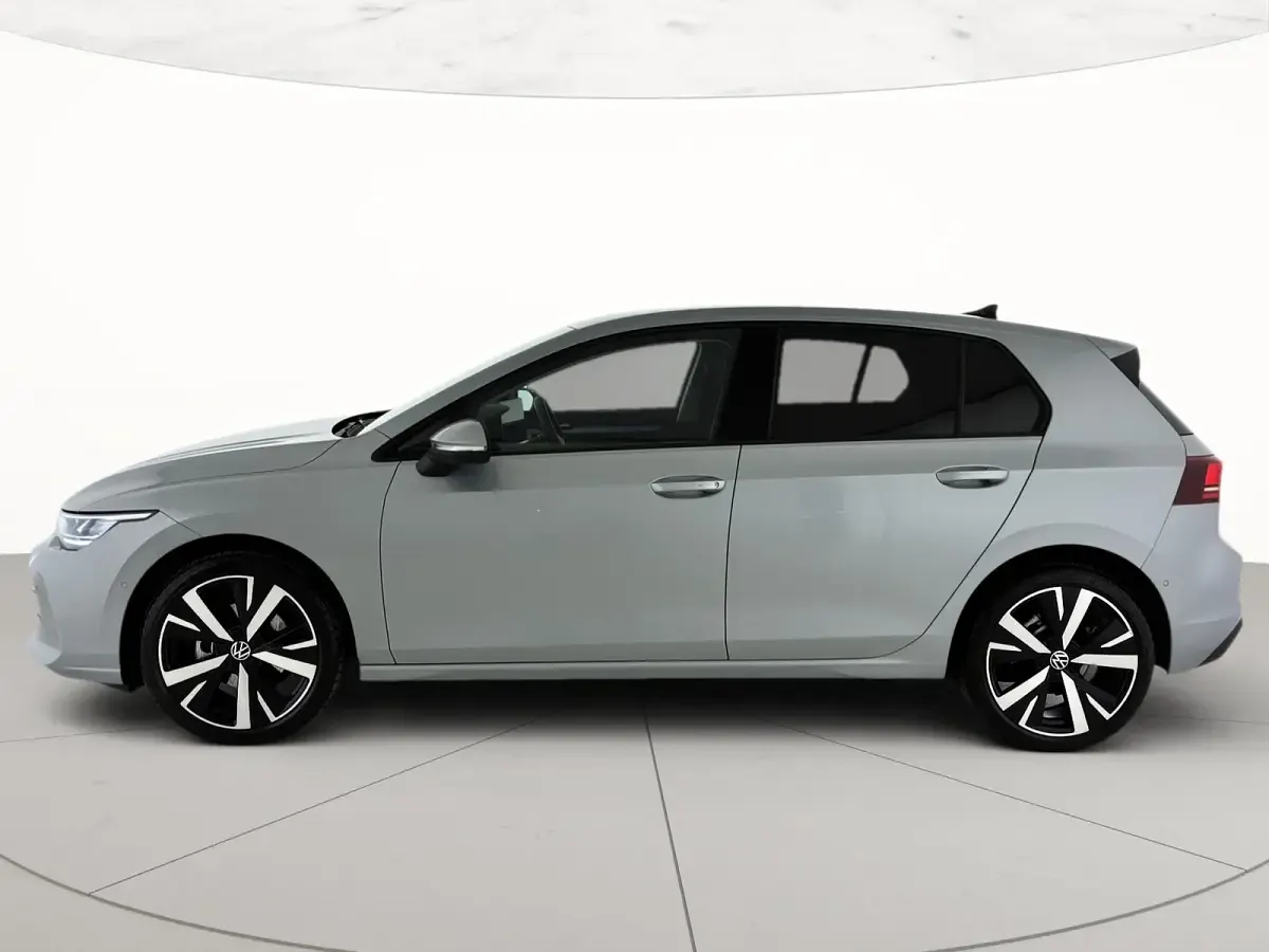 Usata VW Golf VIII Edition 116 CV (85 kW) 2025 Dolomite silver metallizzato Berlina