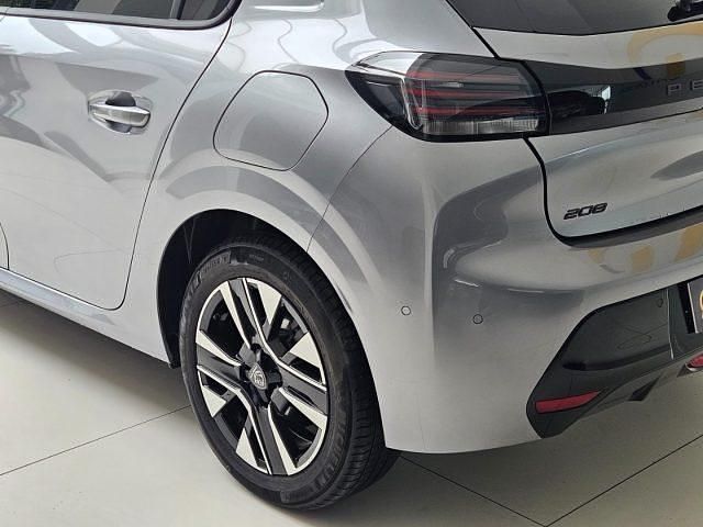 Usata Peugeot 208 Allure 101 CV (74 kW) 2025 Grigio metallizzato Utilitaria
