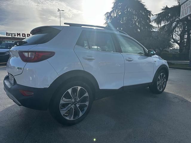 Usata Kia Stonic Style 97 CV (71 kW) 2020 Bianco SUV