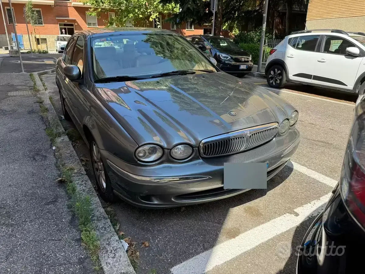 Usata Jaguar X-type 156 CV (114 kW) 2003 Grigio Berlina