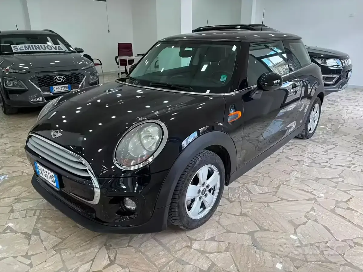 Usata Mini Cooper D 116 CV (85 kW) 2014 Nero Utilitaria