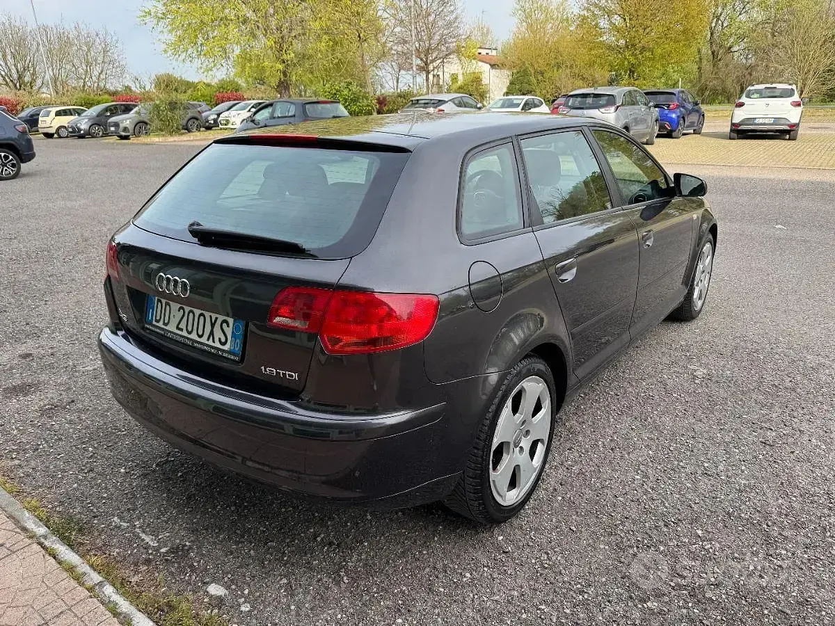 Usata Audi A3 Sportback Ambition 105 CV (77 kW) 2006 Grigio Utilitaria