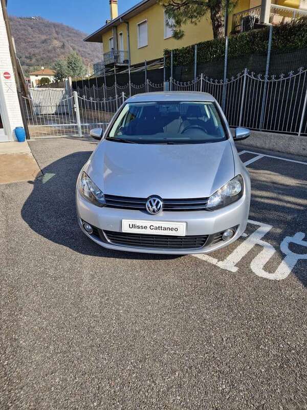 Argento metallizzato Usata 2010 VW Golf VI Highline Tre volumi | 8498 € (Buon prezzo) - Immagine 1/4