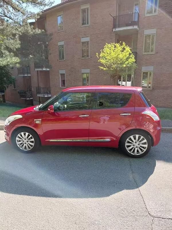 Usata Suzuki Swift 94 CV (69 kW) 2012 Rosso Utilitaria