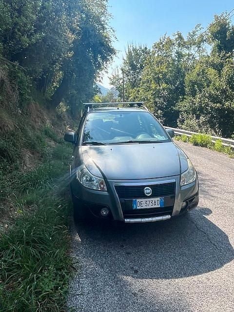 Usata Fiat Sedici 107 CV (78 kW) 2007 Grigio SUV