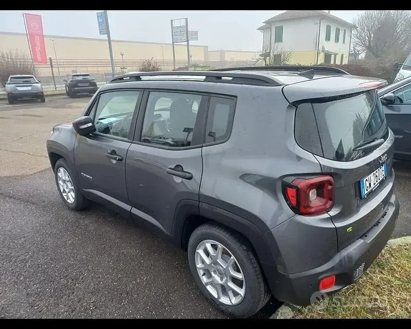 Usata Jeep Renegade Altitude 131 CV (96 kW) 2024 Grigio SUV