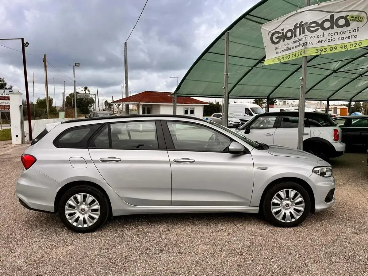 Usata Fiat Tipo Easy 120 CV (88 kW) 2017 Argento Station wagon