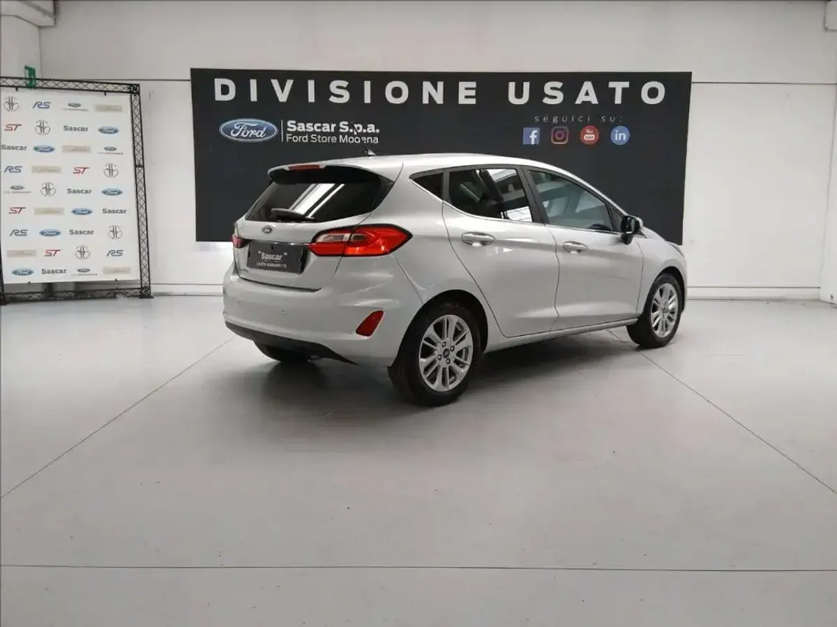 Usata Ford Fiesta Titanium 75 CV (55 kW) 2023 Gray Utilitaria