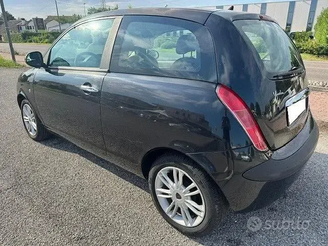 Usata Lancia Ypsilon 60 CV (44 kW) 2005 Nero Utilitaria