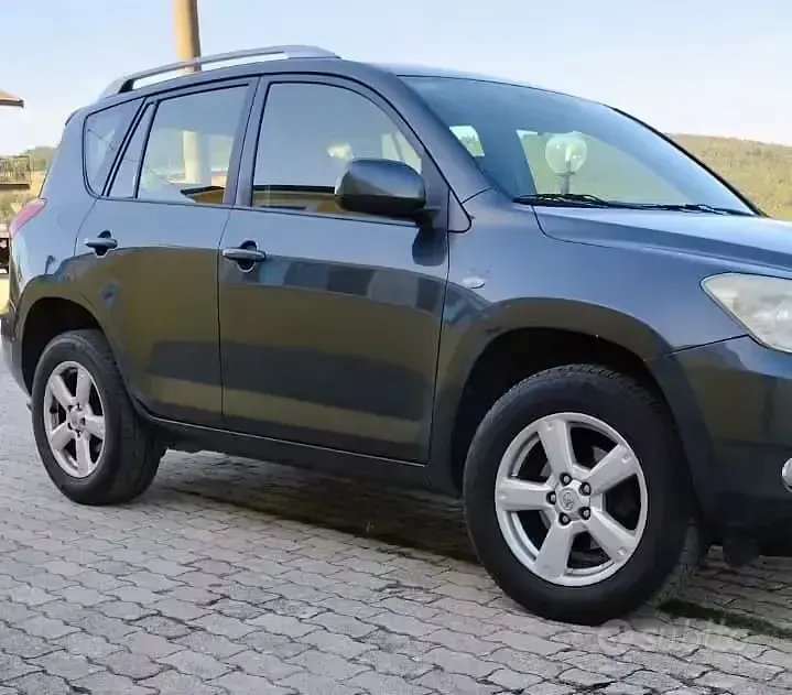 Usata Toyota RAV4 128 CV (94 kW) 2007 SUV
