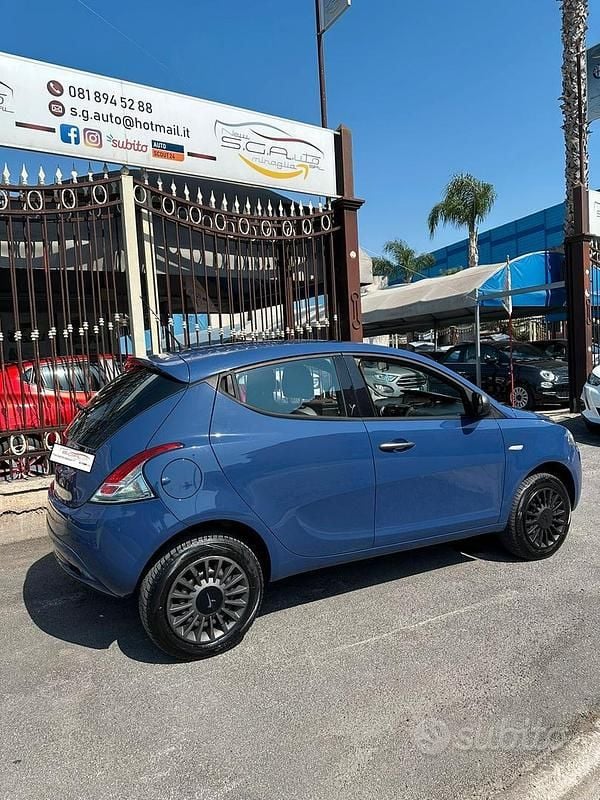 Usata Lancia Ypsilon 85 CV (62 kW) 2018 Blu Utilitaria