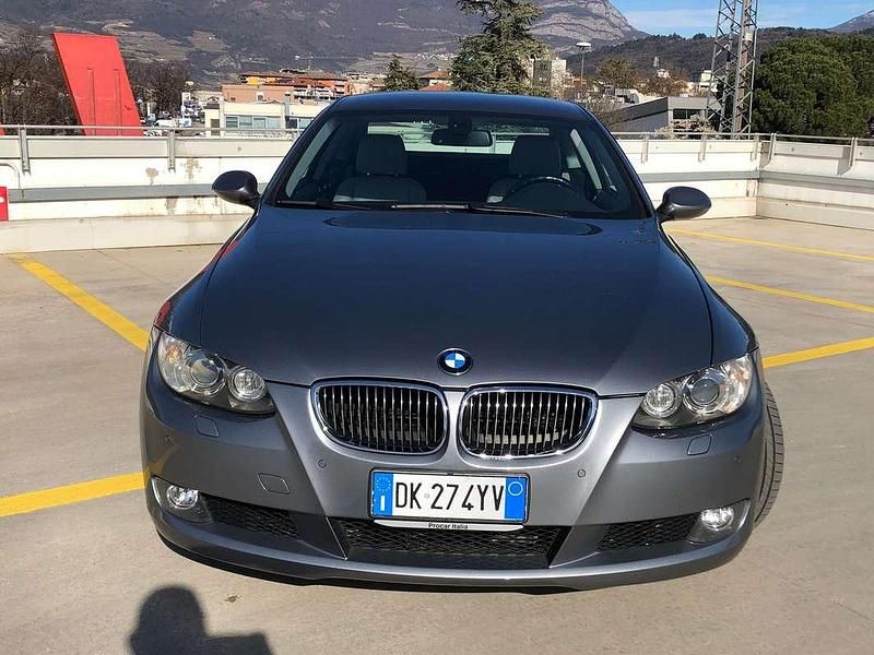 Usata BMW 325 Comfort Edition 197 CV (144 kW) 2007 Argento Coupé