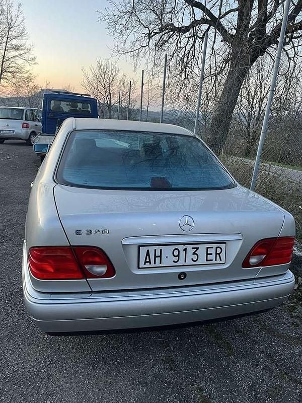 Usata Mercedes E320 Elegance 220 CV (161 kW) 1996 Other Berlina