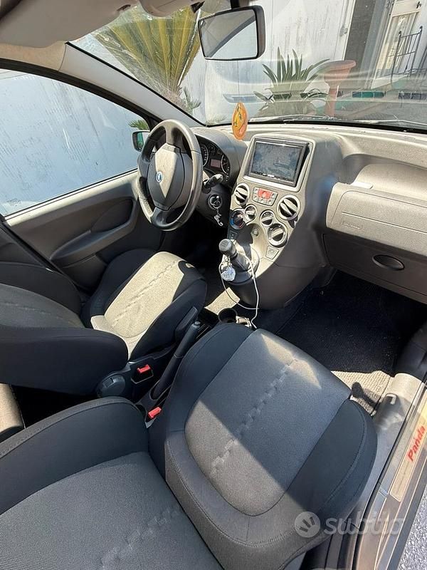 Usata Fiat Panda 100 CV (73 kW) 2007 Grigio Utilitaria