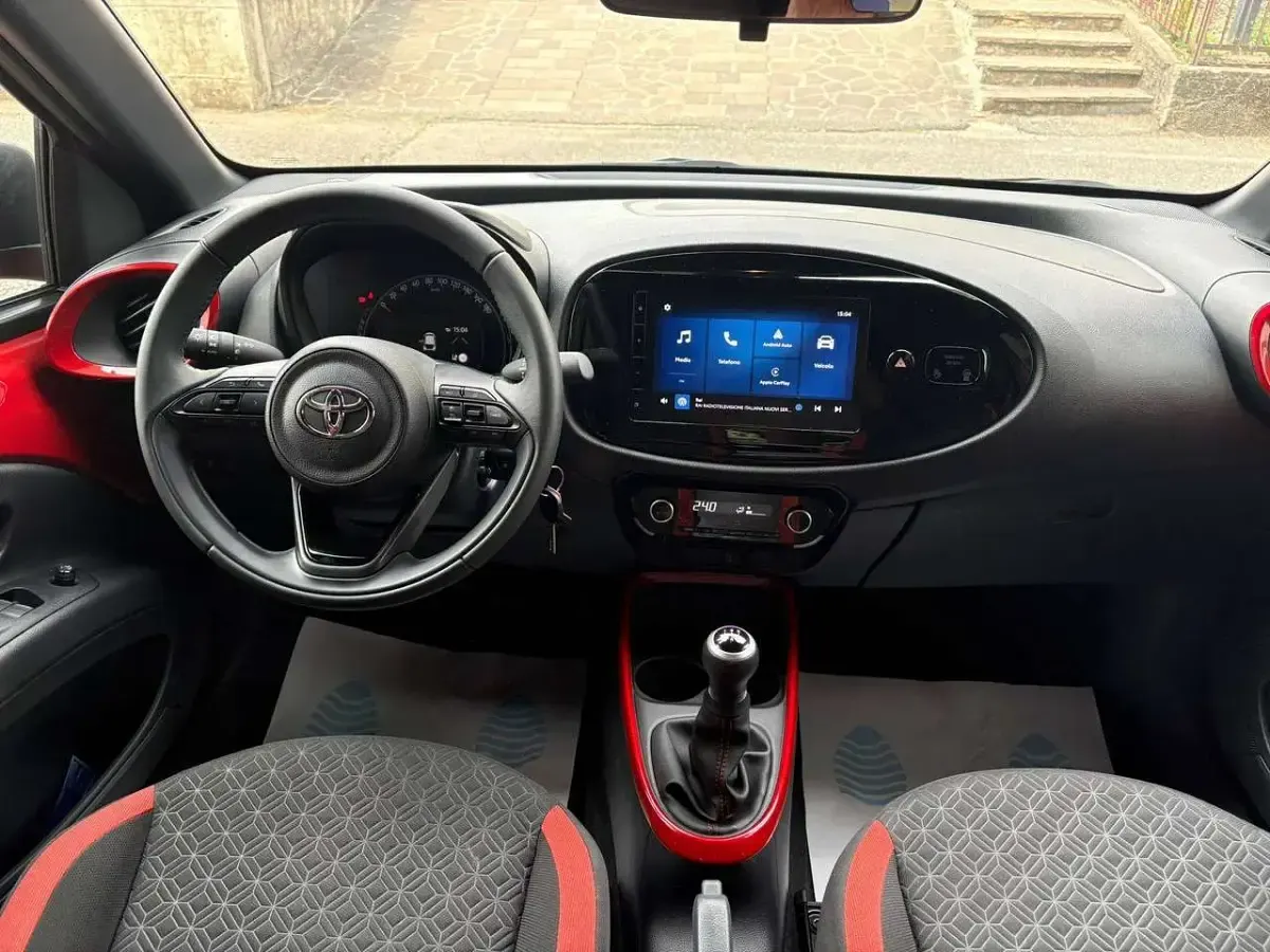 Usata Toyota Aygo X Trend 76 CV (55 kW) 2024 Rosso SUV