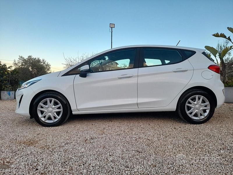 Second-hand Ford Fiesta 86 CP (63 kW) 2020 Alb Hatchback