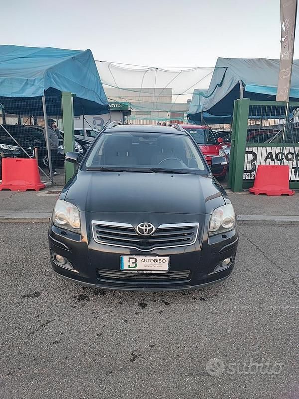 Usata Toyota Avensis 150 CV (110 kW) 2007 Nero Station wagon
