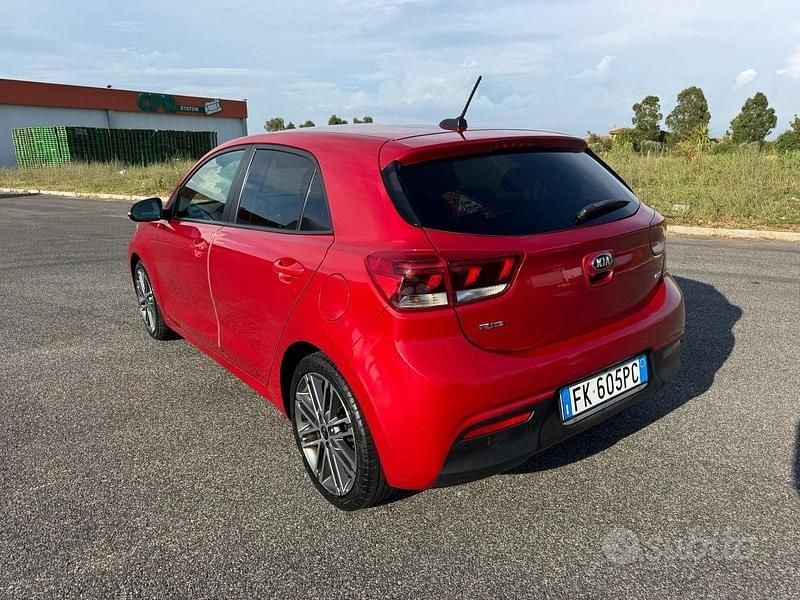 Usata Kia Rio Active 77 CV (56 kW) 2018 Rosso Berlina
