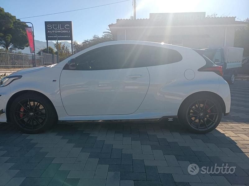 Usata Toyota Yaris 261 CV (191 kW) 2022 Bianco Berlina