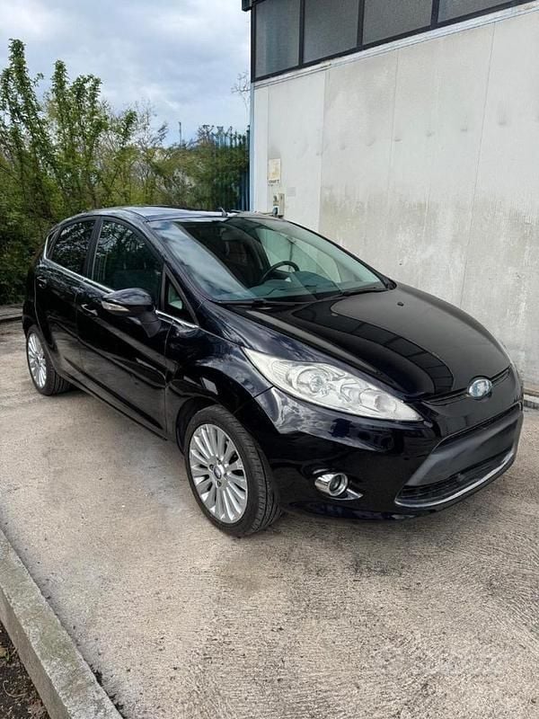Usata Ford Fiesta Titanium 82 CV (60 kW) 2009 Nero Utilitaria