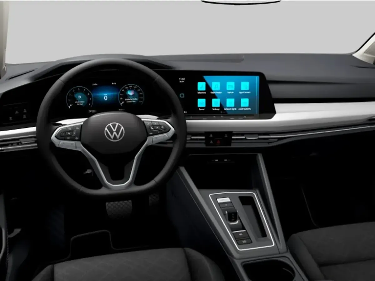 Usata VW Golf VIII Life 116 CV (85 kW) 2023 Pure white Station wagon