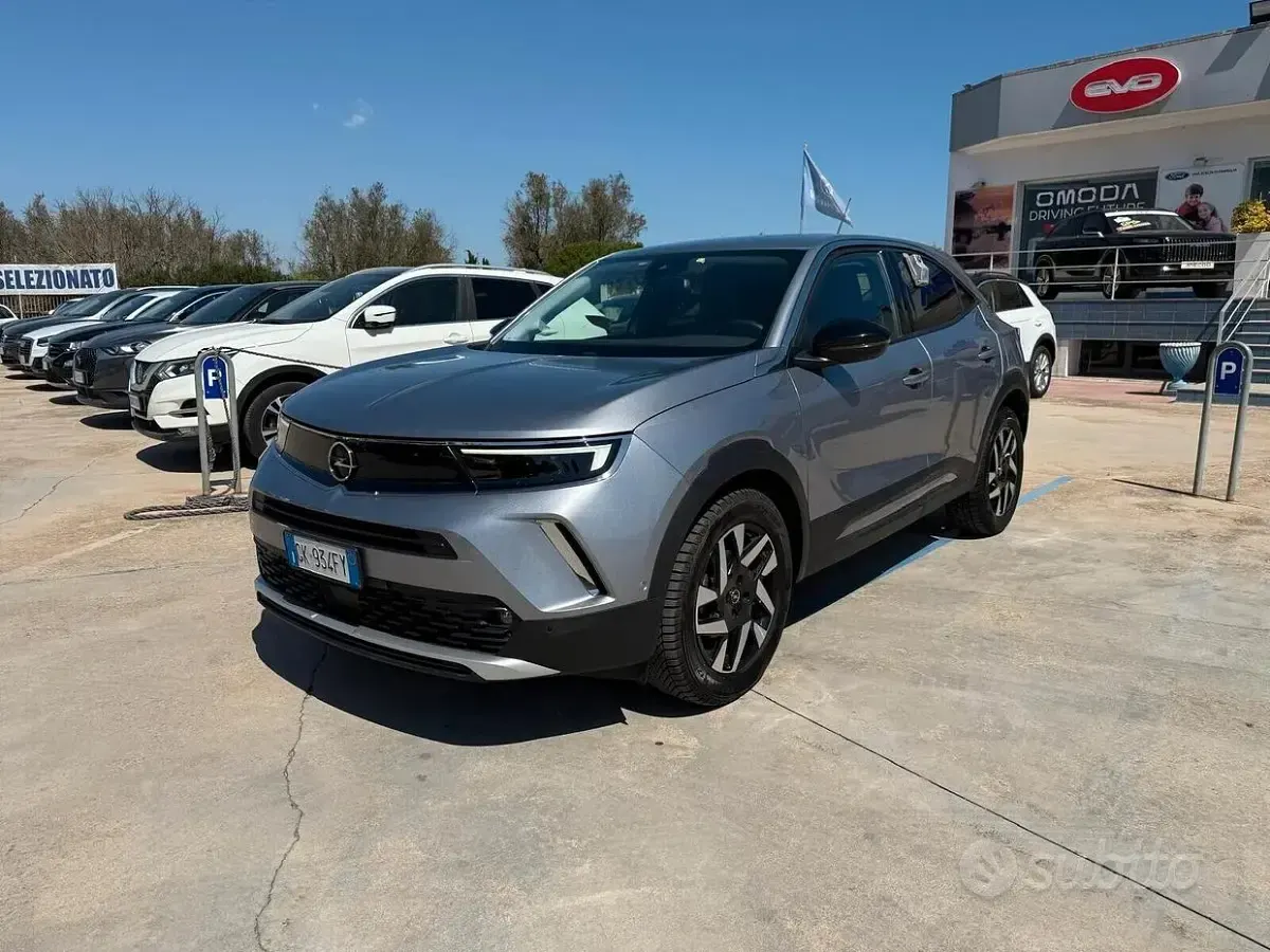 Usata Opel Mokka Elegance 110 CV (80 kW) 2022 Argento SUV