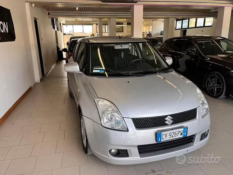 Usata Suzuki Swift GLX 92 CV (67 kW) 2005 Grigio Utilitaria