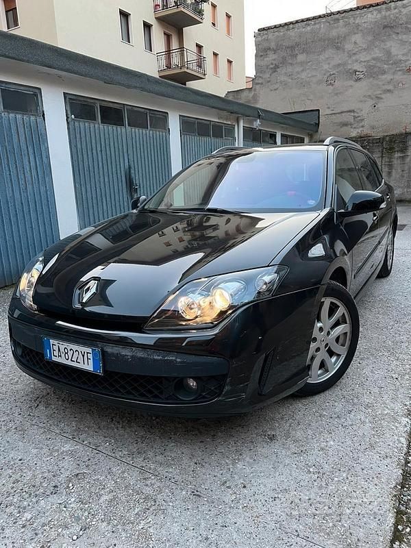 Usata Renault Laguna III 150 CV (110 kW) 2010 Nero Station wagon