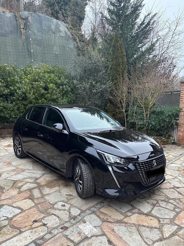 Usata Peugeot 208 Allure 101 CV (74 kW) 2023 Nero Utilitaria
