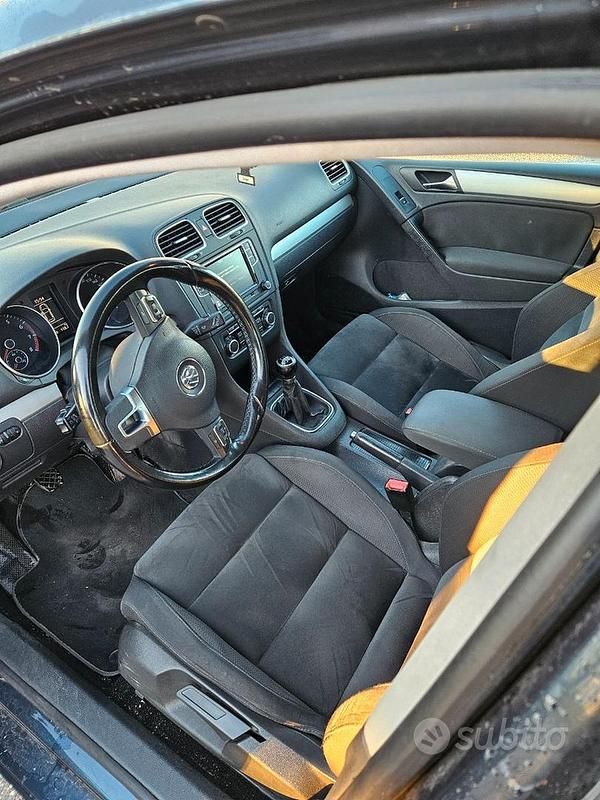 Usata VW Golf VI 102 CV (75 kW) 2010 Blu Utilitaria