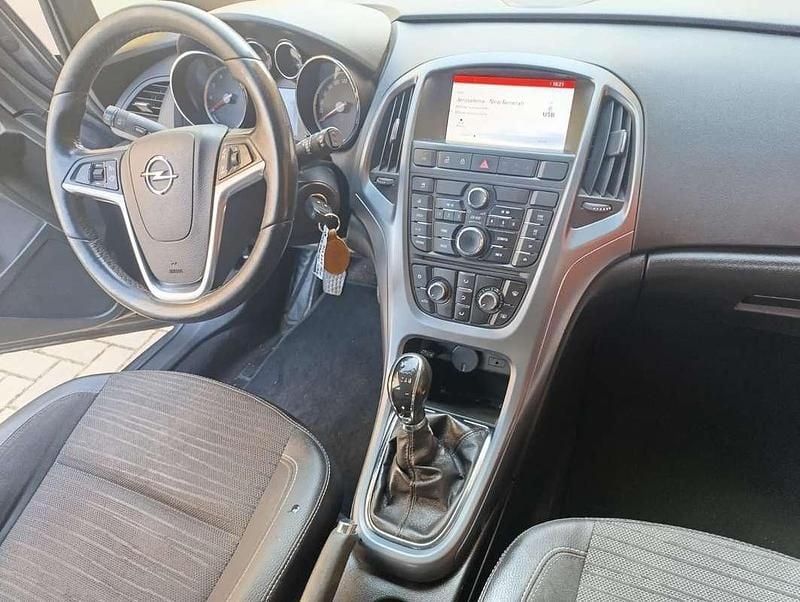 Usata 2015 Opel Astra Cosmo Station wagon | 4600 € (Cara) - Immagine 1/4