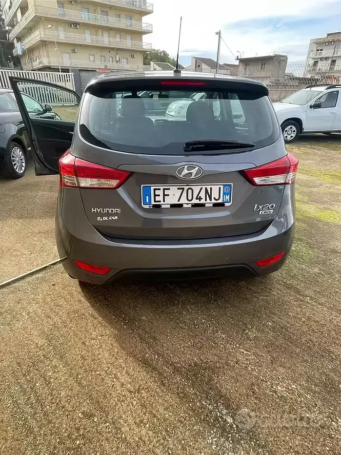 Usata Hyundai ix20 Comfort 77 CV (56 kW) 2011 Grigio Utilitaria