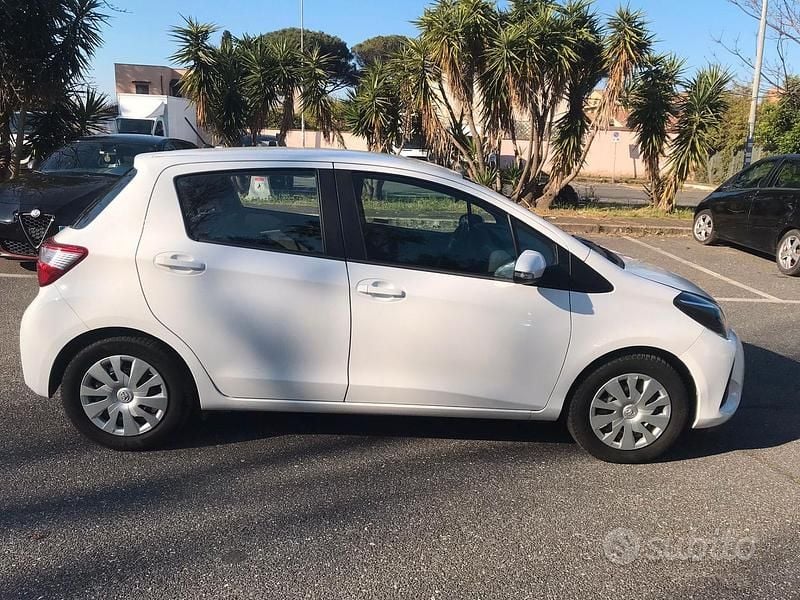 Usata Toyota Yaris Active 72 CV (52 kW) 2020 Bianco Berlina