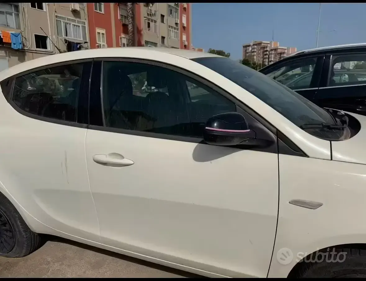 Begagnad Lancia Ypsilon 80 HK (58 kW) 2014 Halvkombi