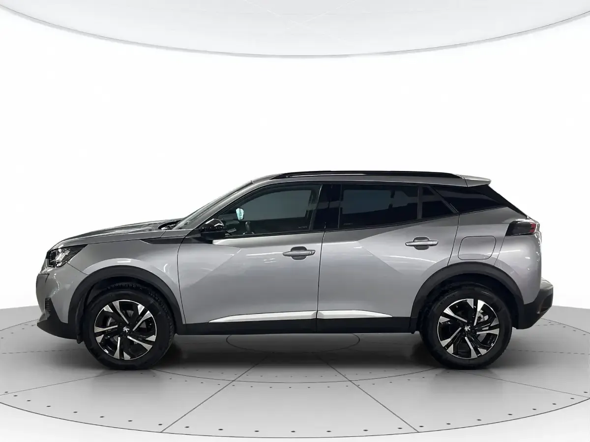 Usata Peugeot 2008 Allure 130 CV (95 kW) 2022 Gris artense SUV