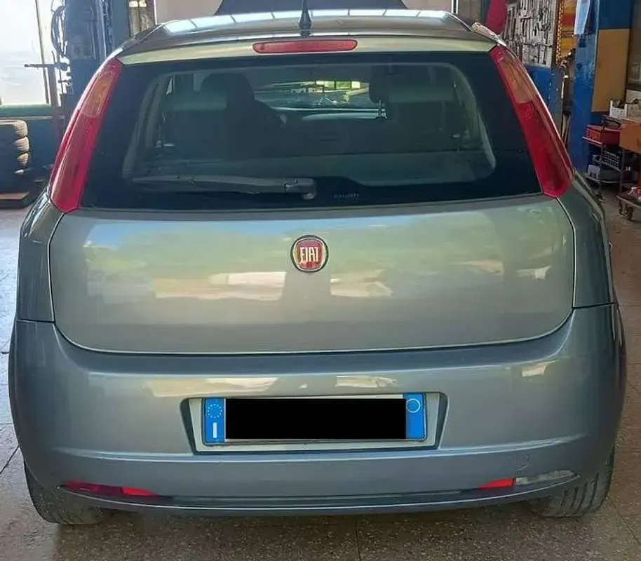 Usata Fiat Grande Punto Active 77 CV (56 kW) 2009 Grigio Utilitaria
