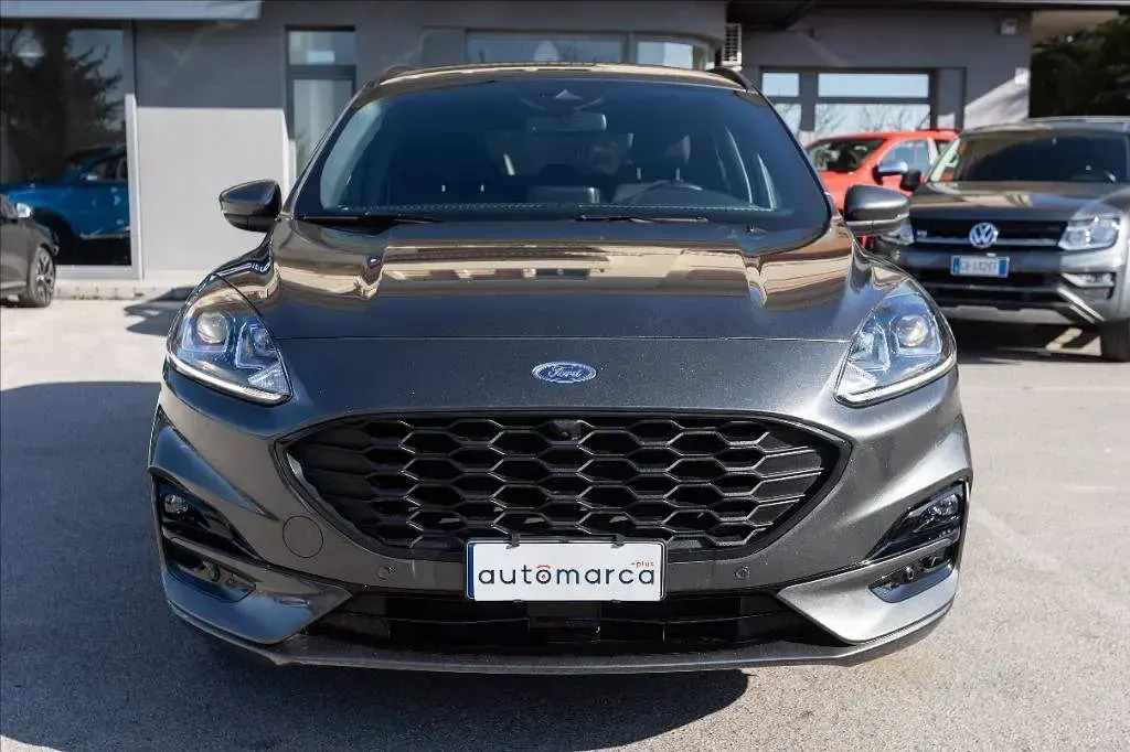 Usata Ford Kuga ST-Line 190 CV (139 kW) 2022 Grigio metallizzato SUV