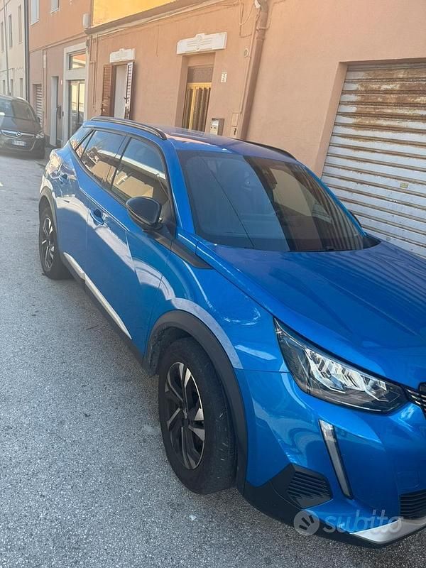 Usata Peugeot 2008 Allure 131 CV (96 kW) 2023 Blu SUV