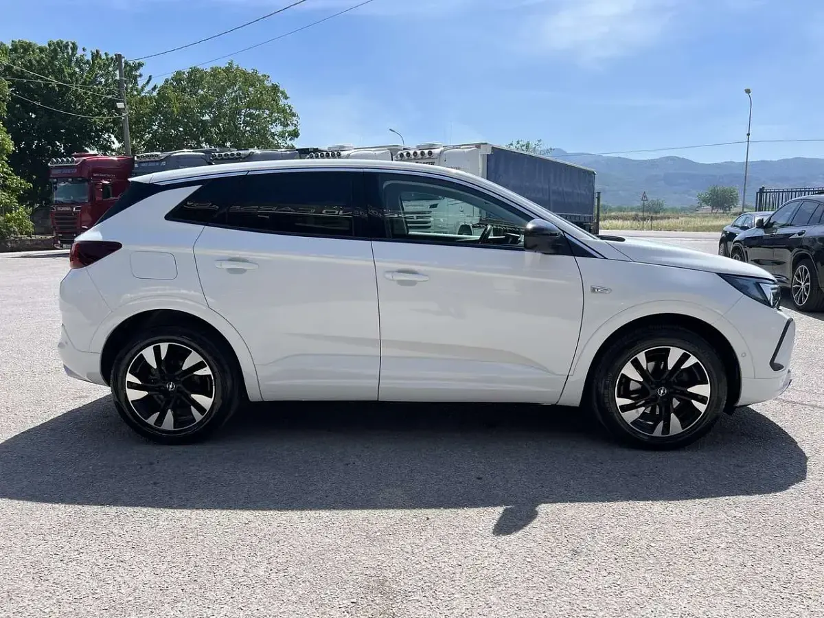 Usata Opel Grandland X Business Elegance 131 CV (96 kW) 2022 White jade pwp SUV