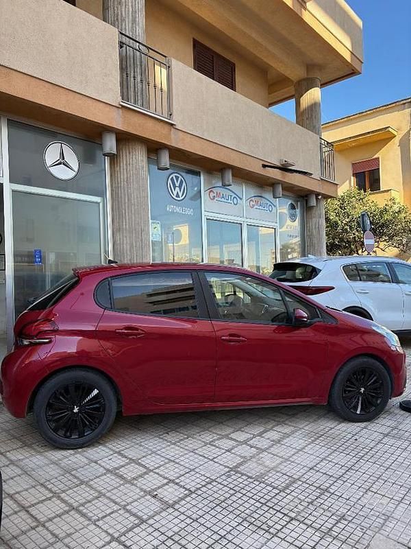 Usata Peugeot 208 Active 81 CV (59 kW) 2018 Rosso Utilitaria