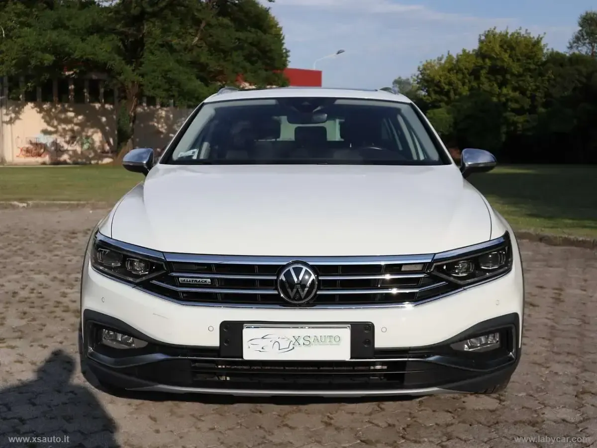 Usata VW Passat Alltrack 200 CV (147 kW) 2021 Bianco Station wagon